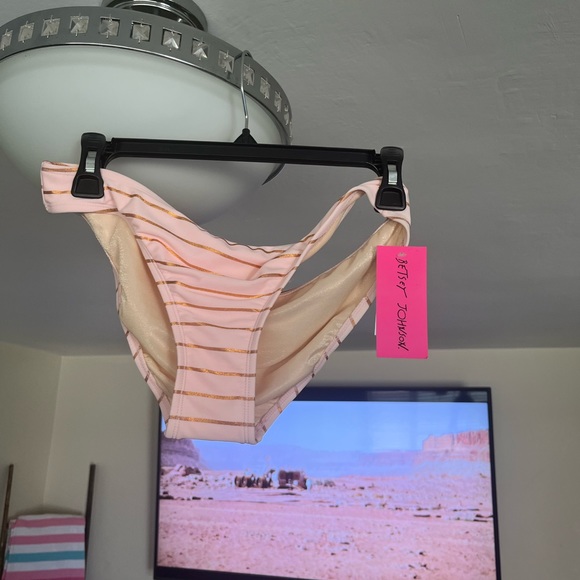 Betsy Johnson bathing suit.Large top, medium top With large bottom.New with tags - Picture 2 of 8